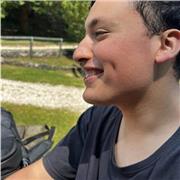 Piacere sono Ismael ho 20 anni e sono al terzo anno di università e frequento il corso di informatica